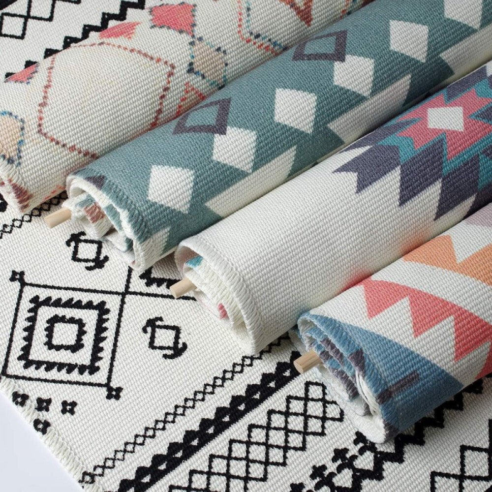 Lomohoo Azték Mintás Faliszőnyeg (Fehér - Fekete) - BShopy