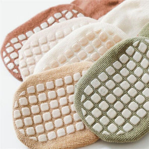 Csúszásmentes Pamut Baba Zokni Szett – 6 Pár Aranyos Mintájú Zokni Kisbabáknak (M) - BShopy