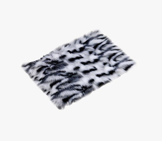 HEQUN Műszőrme Szőnyeg 60x90cm (Fekete és Fehér) - BShopy